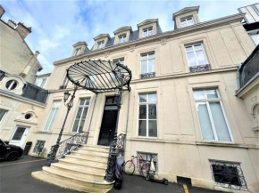 DANS UN ANCIEN HÔTEL PARTICULIER APPARTEMENT HYPER-CENTRE REIMS